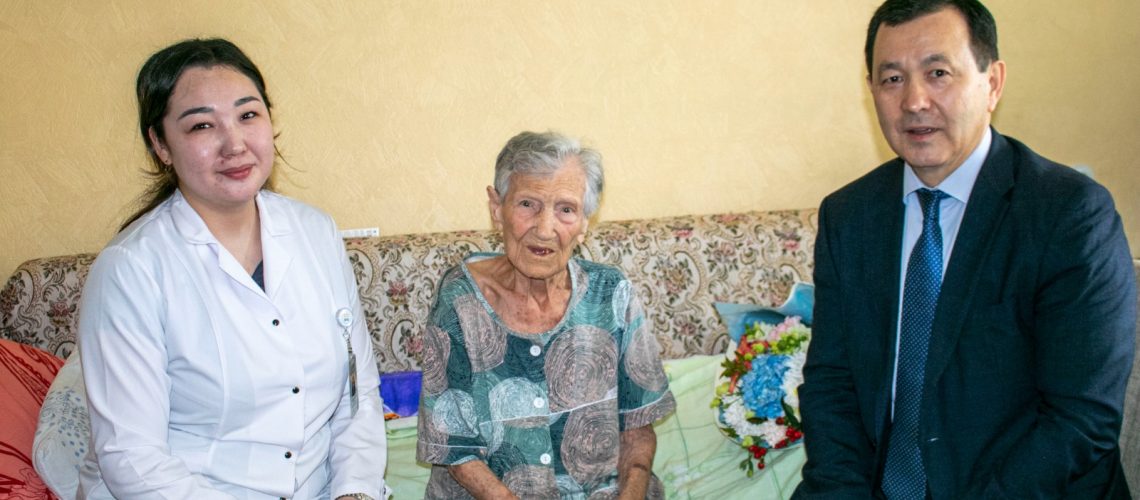 Ветерану Екатерине Барановой 100 лет рус