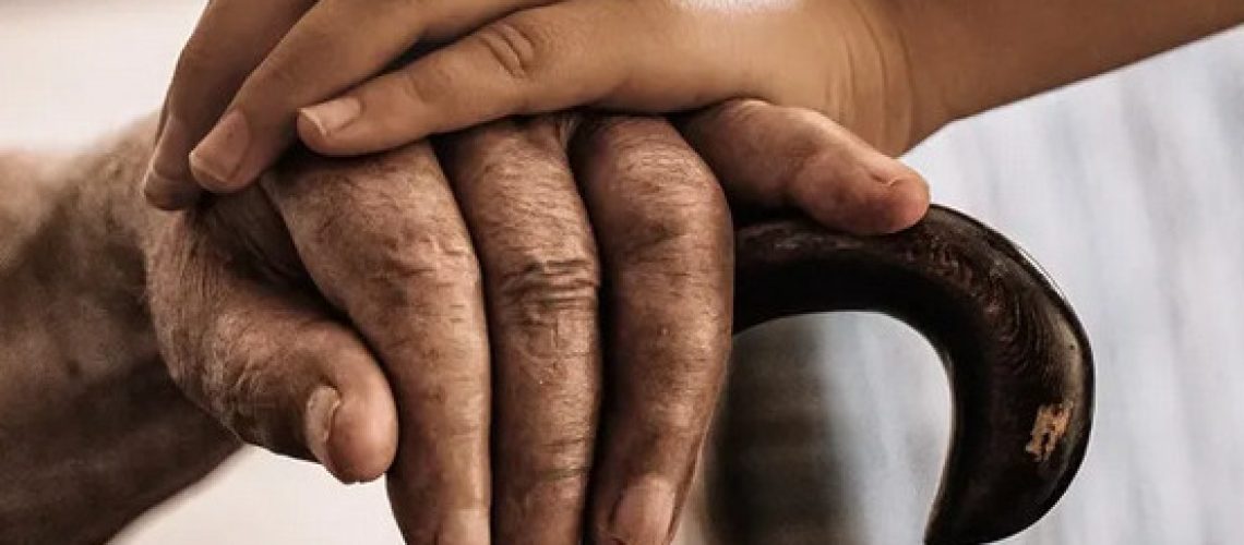 Пожилой человек, чтобы не упасть, должен заранее создать условия в доме